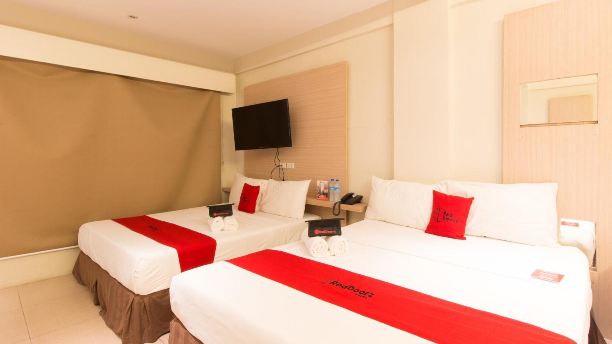 Reddoorz @ General Segundo Avenue Laoag Hotel Bagian luar foto