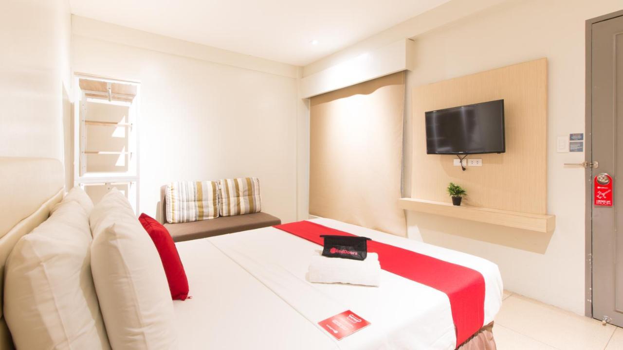 Reddoorz @ General Segundo Avenue Laoag Hotel Bagian luar foto