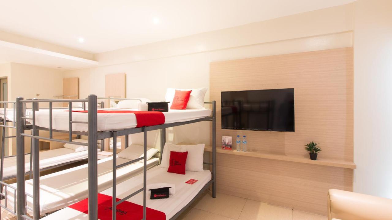 Reddoorz @ General Segundo Avenue Laoag Hotel Bagian luar foto